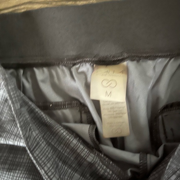 CALIA by Carrie Underwood ‘Anywhere’ print shorts size medium - Picture 3 of 6